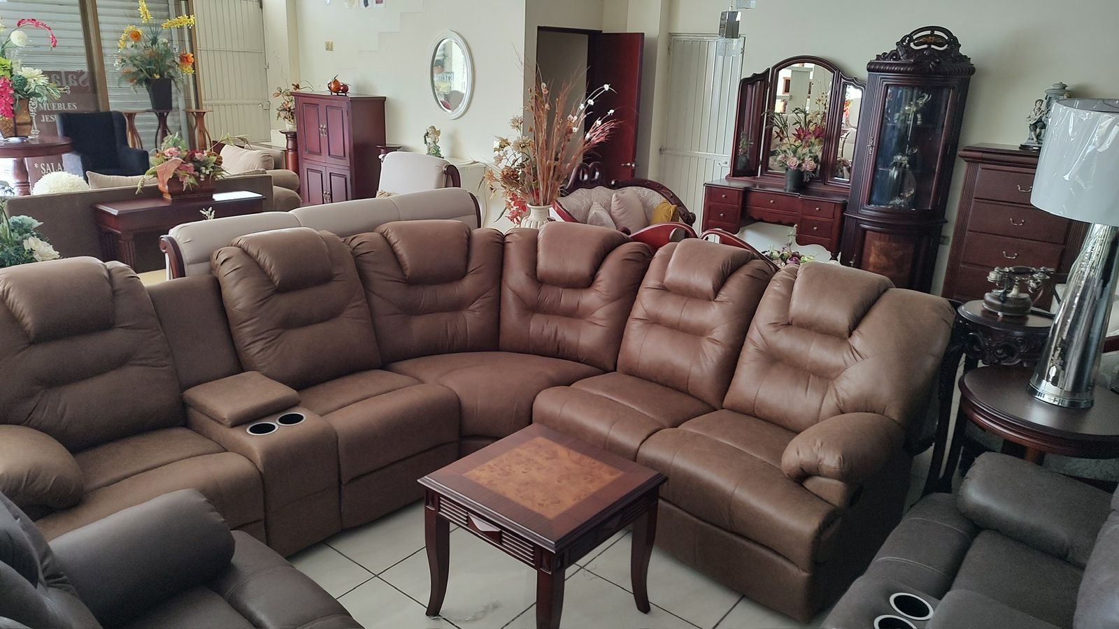 Sala esquinera con 2 reclinables y masaje imagen 1