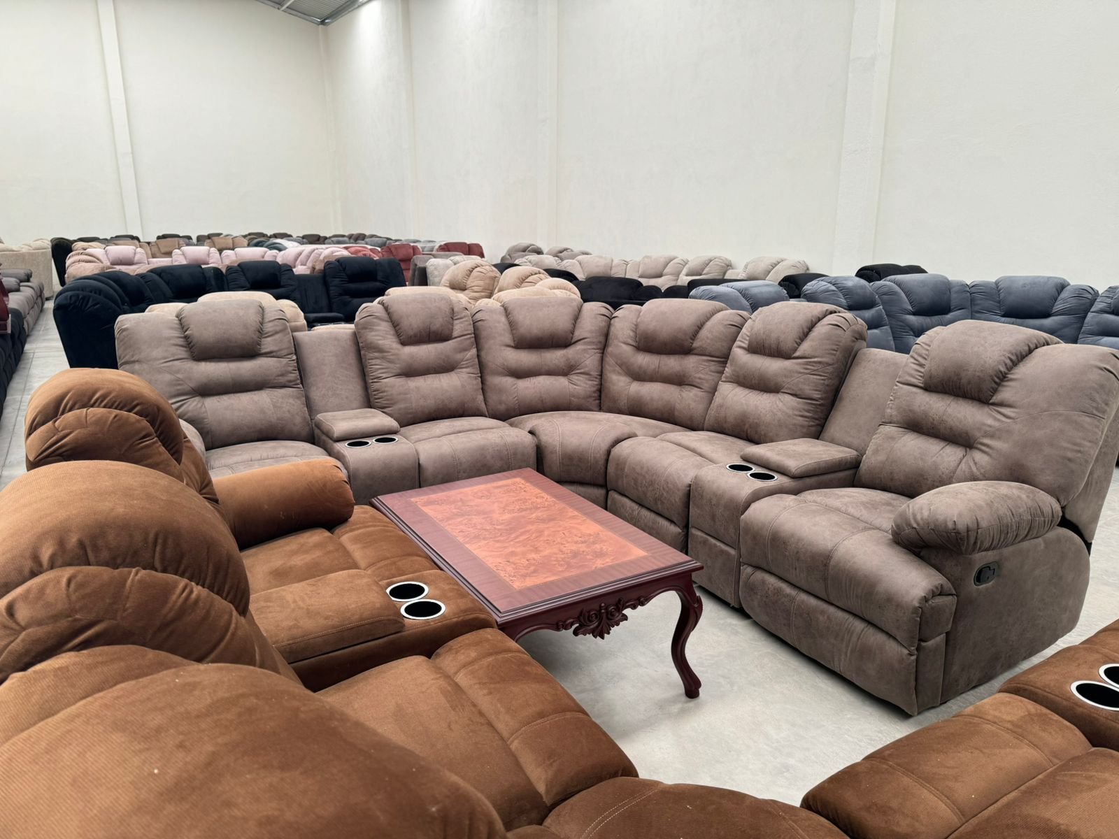 Sala esquinera con 2 reclinables y masaje imagen 10