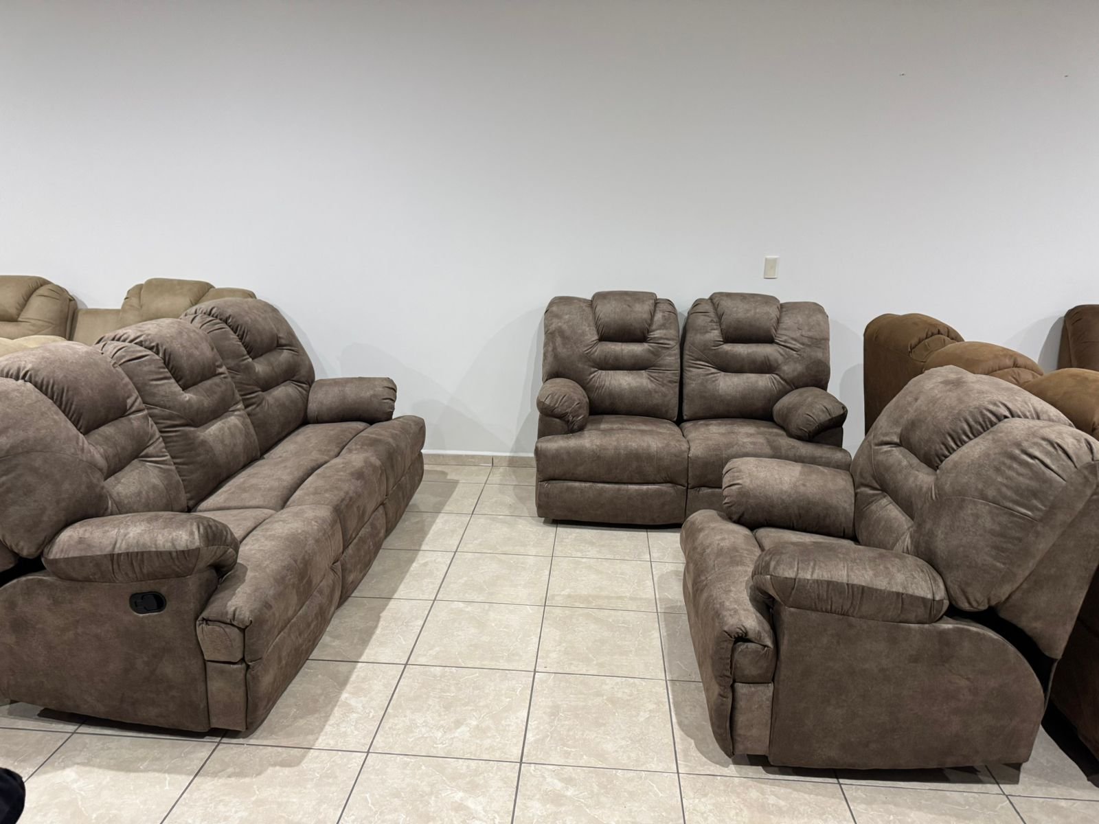 Sala 3,2,1 con 5 asientos reclinables imagen 3